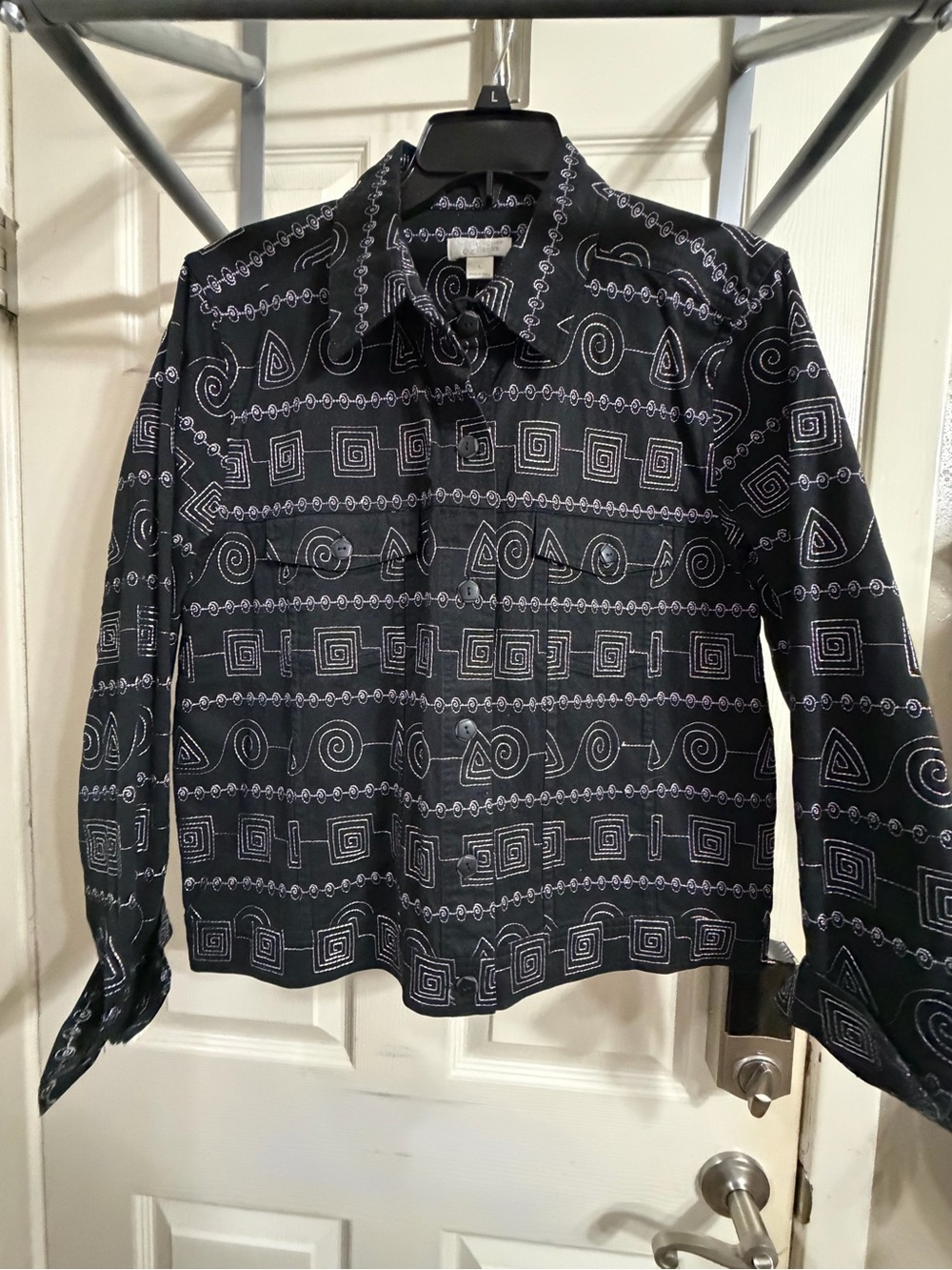 Black Geometric Pattern Embroidered Button-Up Jacket